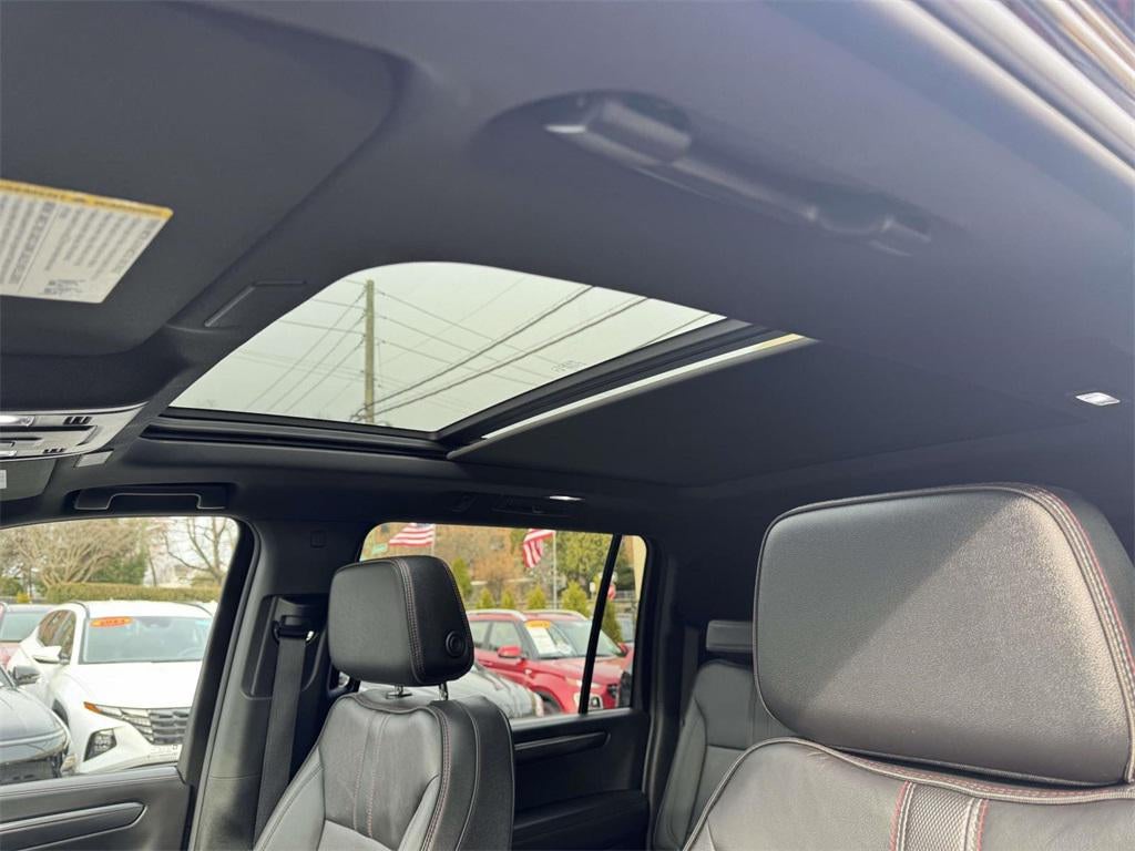 2025 Chevrolet Suburban 4WD RST