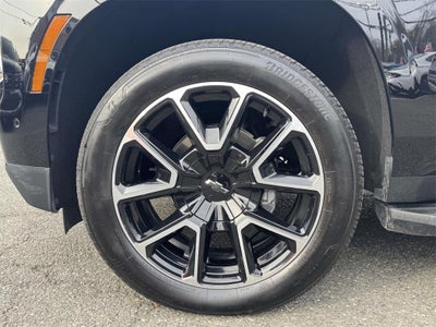 2025 Chevrolet Suburban 4WD RST