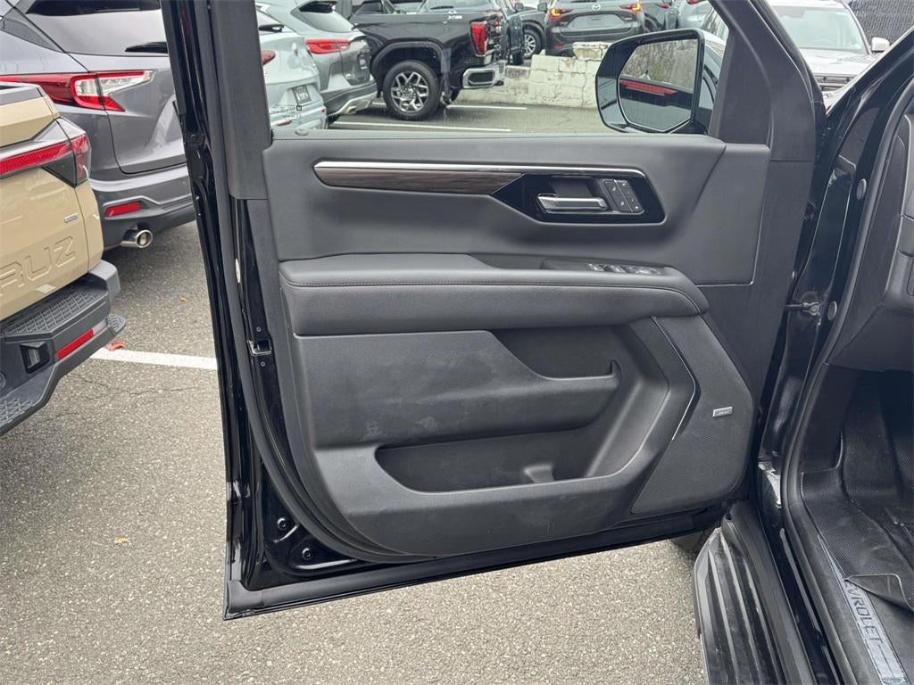 2025 Chevrolet Suburban 4WD Premier