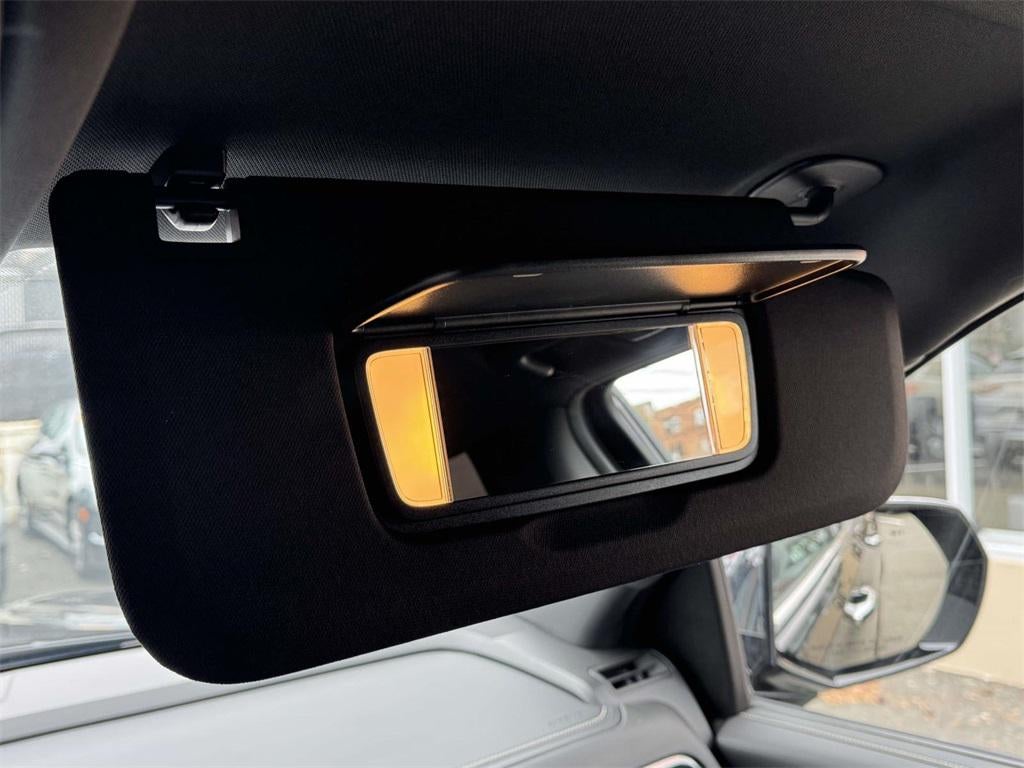 2025 Chevrolet Suburban 4WD Premier