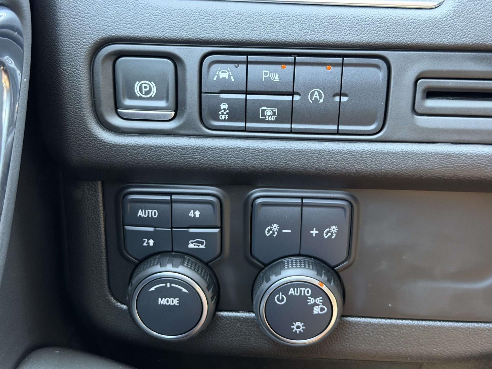 2024 Chevrolet Suburban 4WD RST