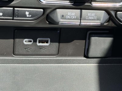 2024 Chevrolet Suburban 4WD RST