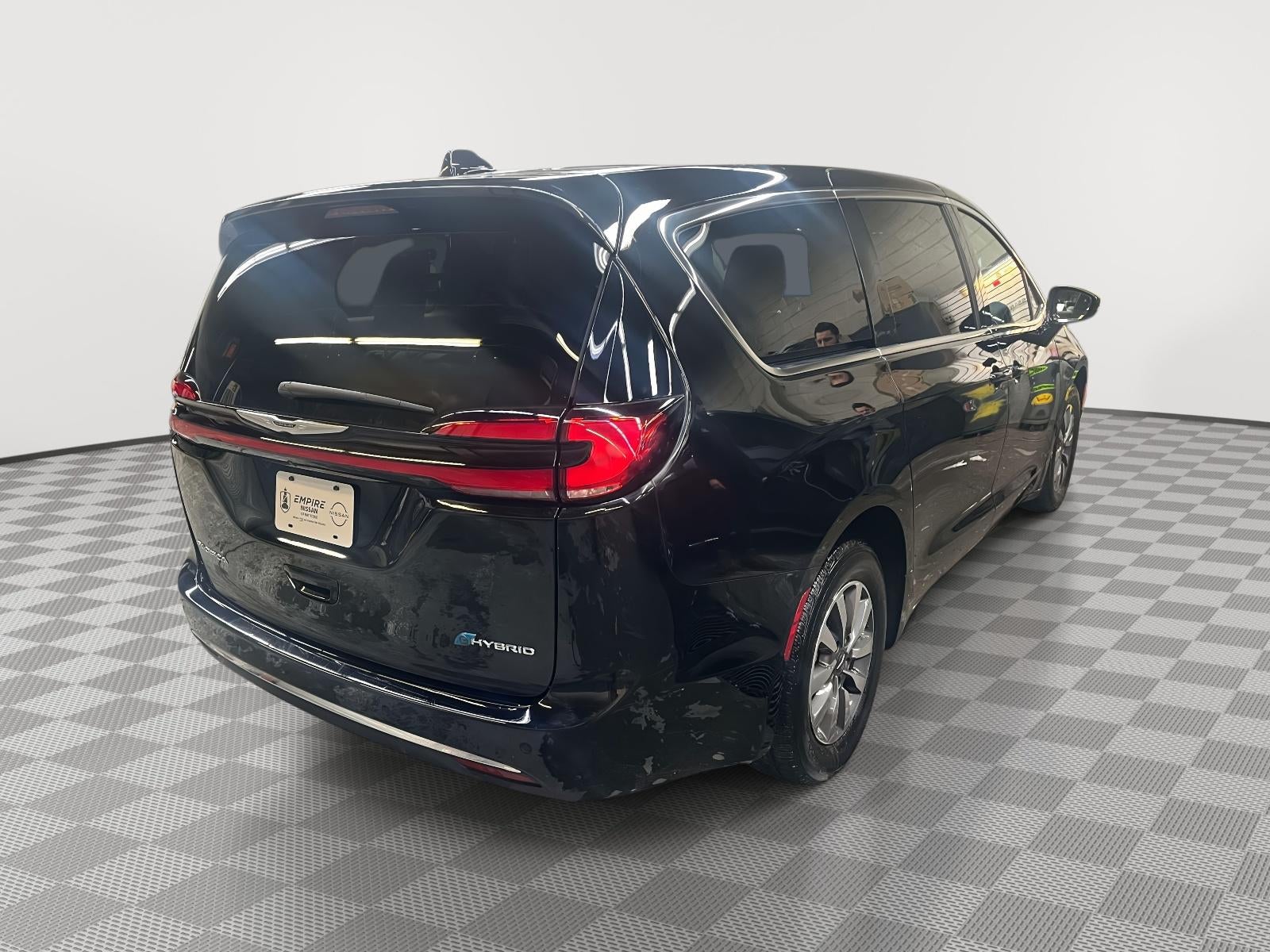 2024 Chrysler Pacifica Hybrid Select