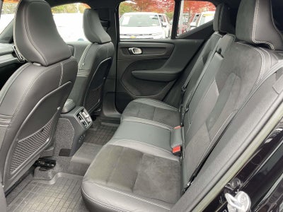 2022 Volvo XC40 T5 R-Design