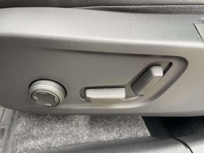 2022 Volvo XC40 T5 R-Design