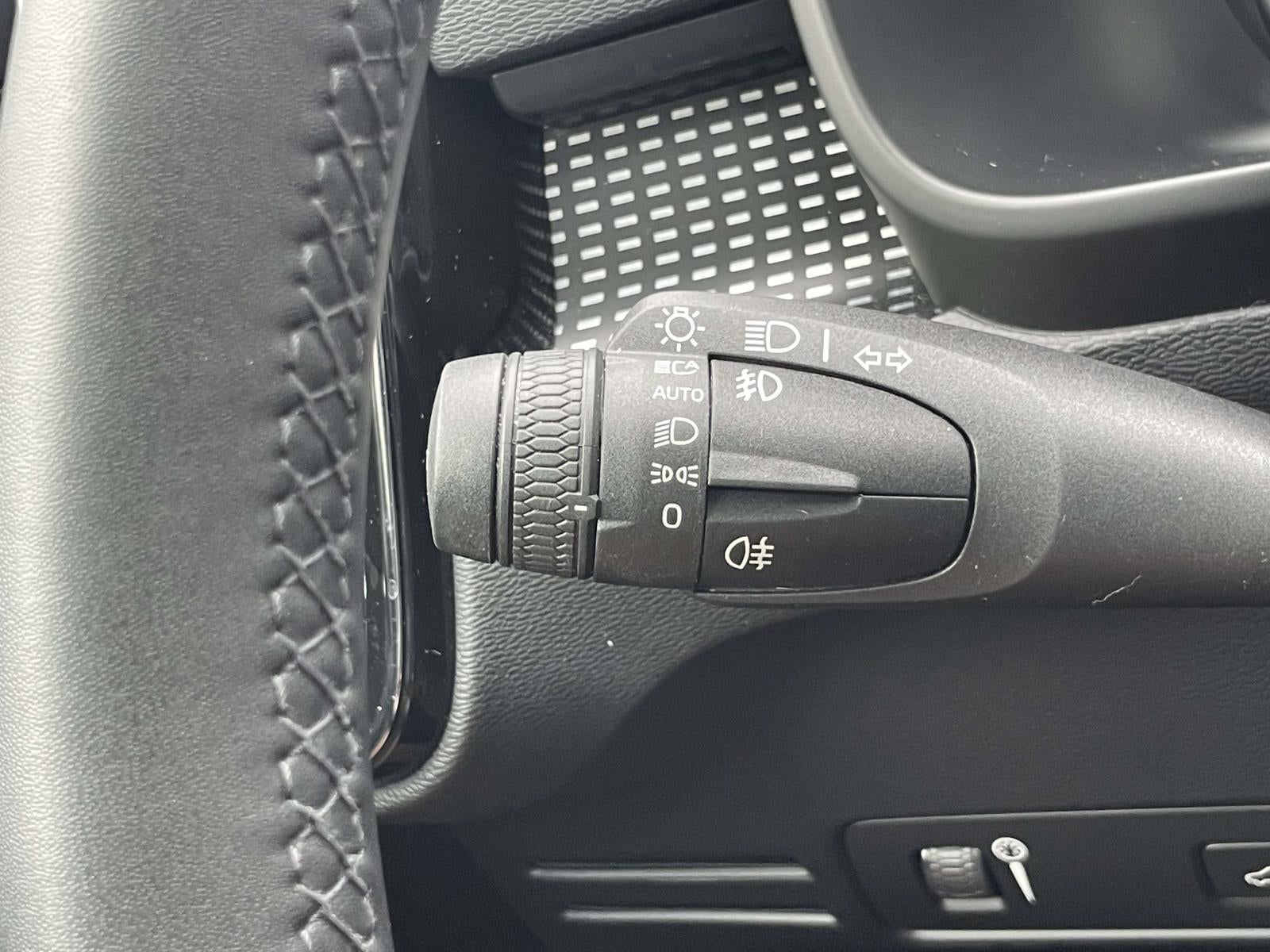 2022 Volvo XC40 T5 R-Design