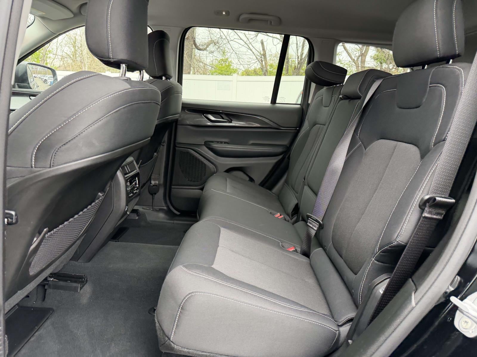 2023 Jeep Grand Cherokee Laredo 4x4