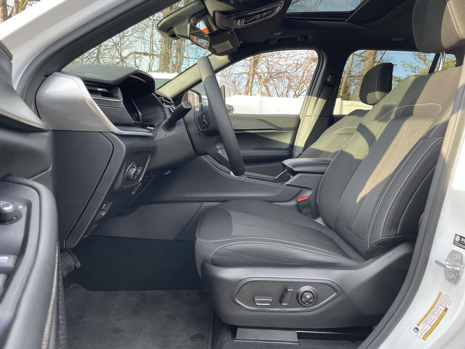 2025 Jeep Grand Cherokee Laredo X 4x4