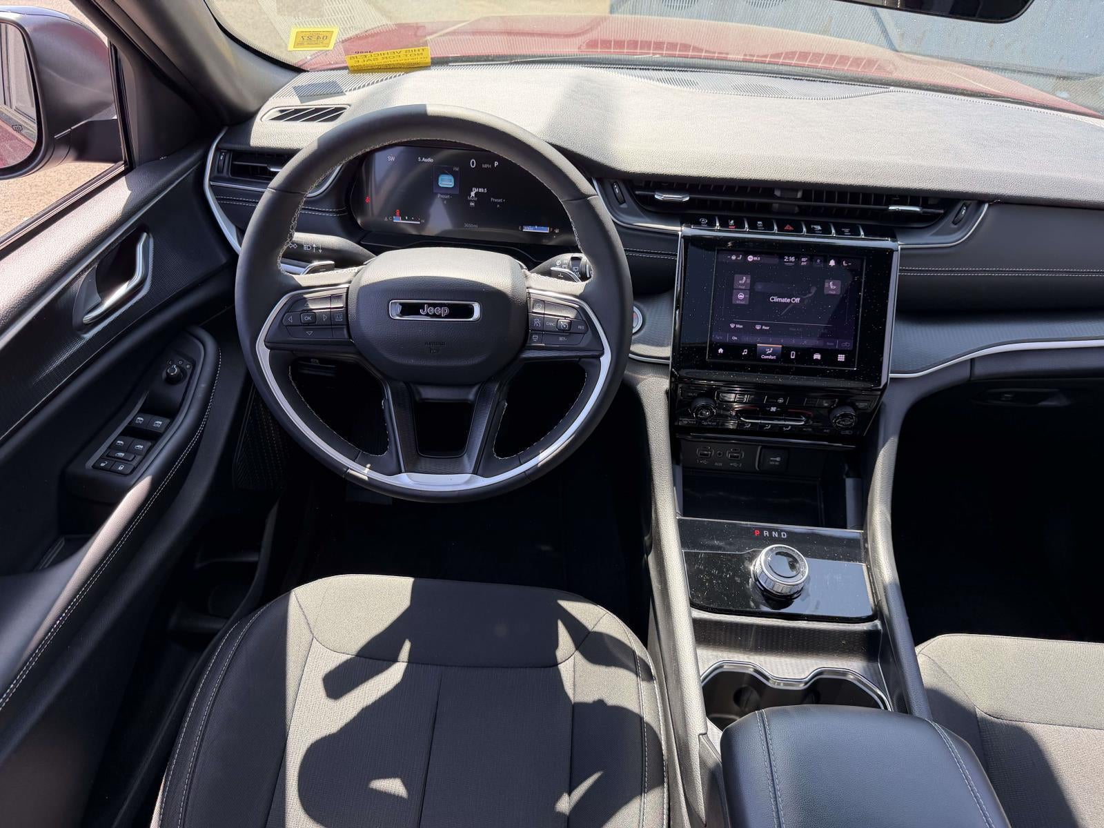 2025 Jeep Grand Cherokee Laredo X 4x4