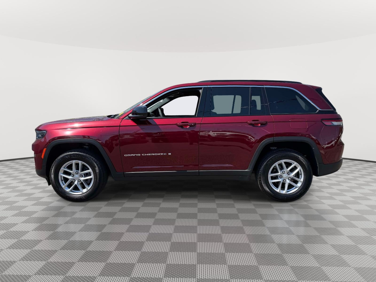 2025 Jeep Grand Cherokee Laredo X 4x4