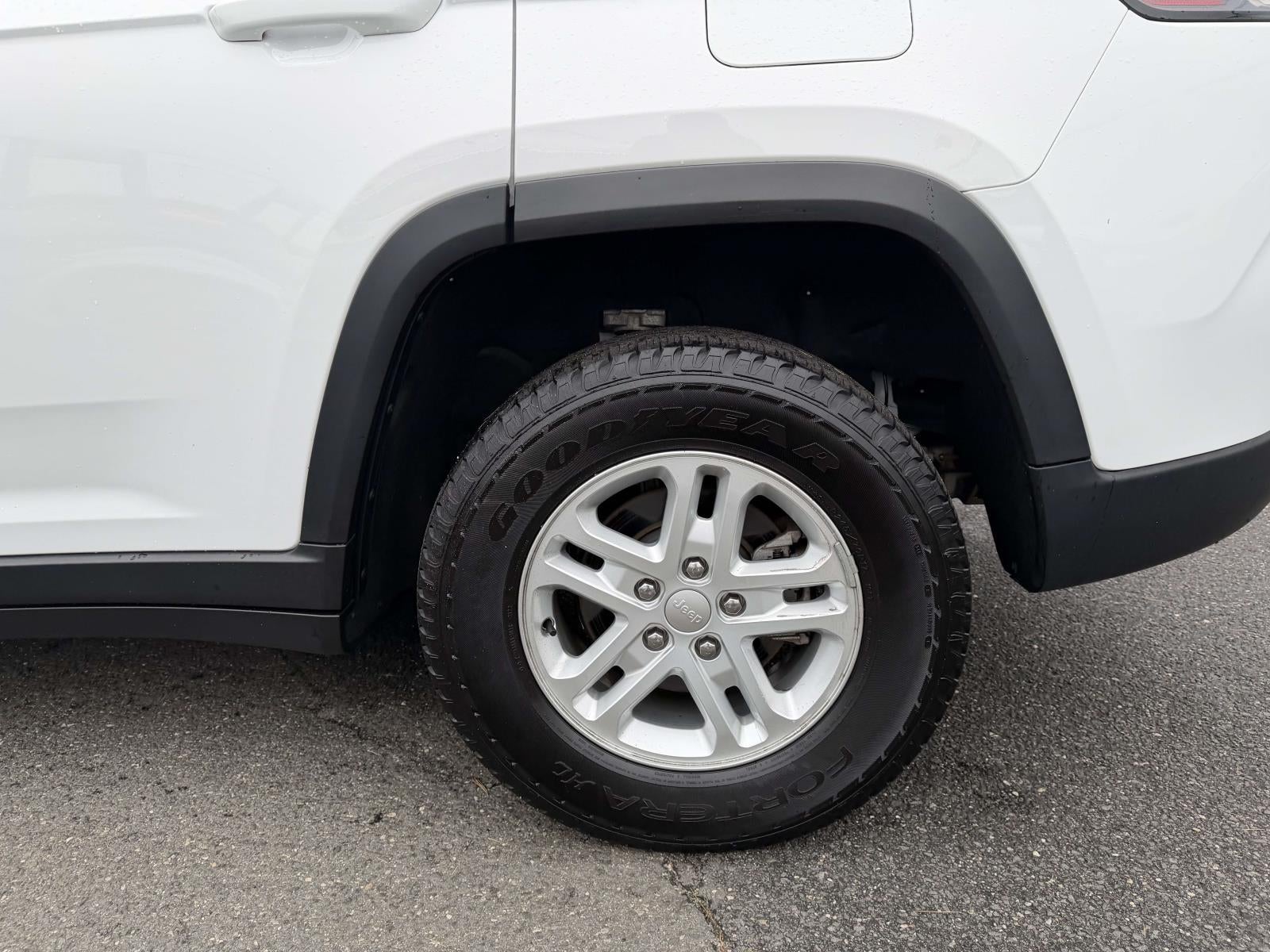 2023 Jeep Grand Cherokee Laredo 4x4