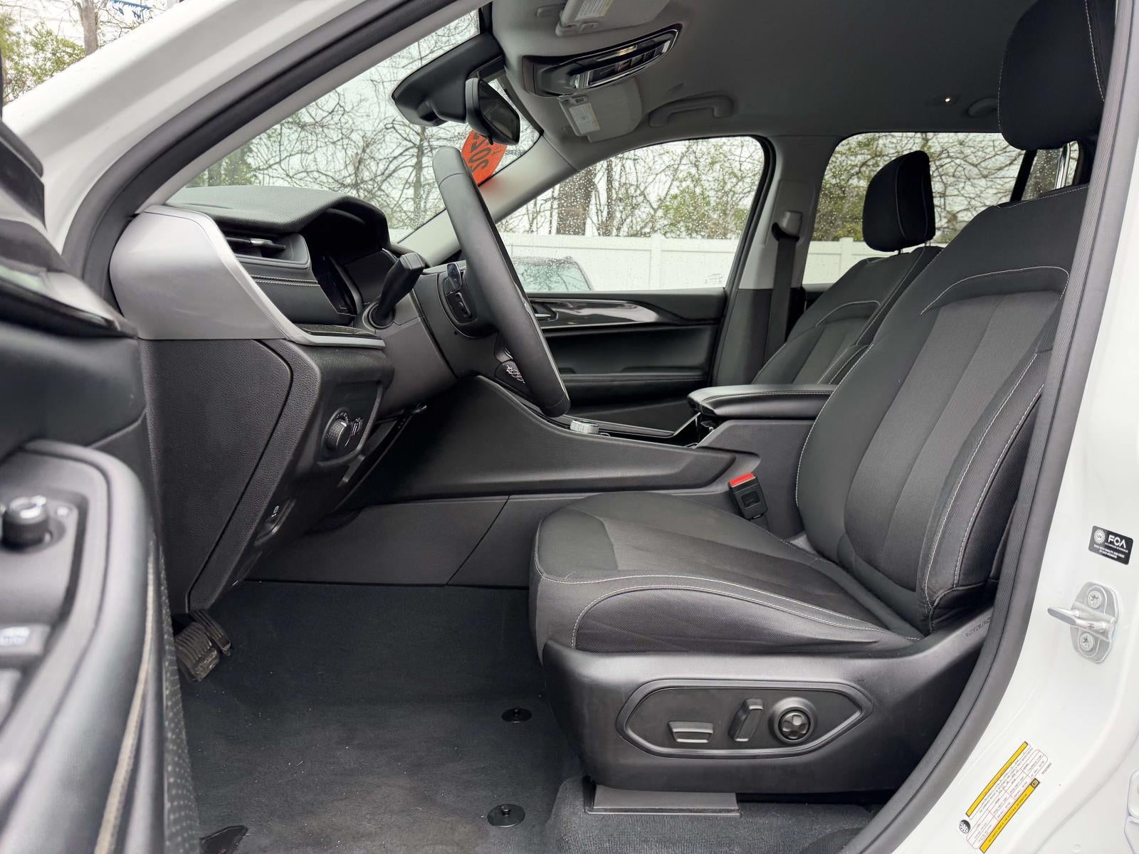 2023 Jeep Grand Cherokee Laredo 4x4