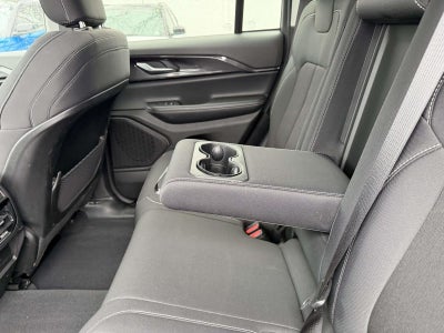 2023 Jeep Grand Cherokee Laredo 4x4