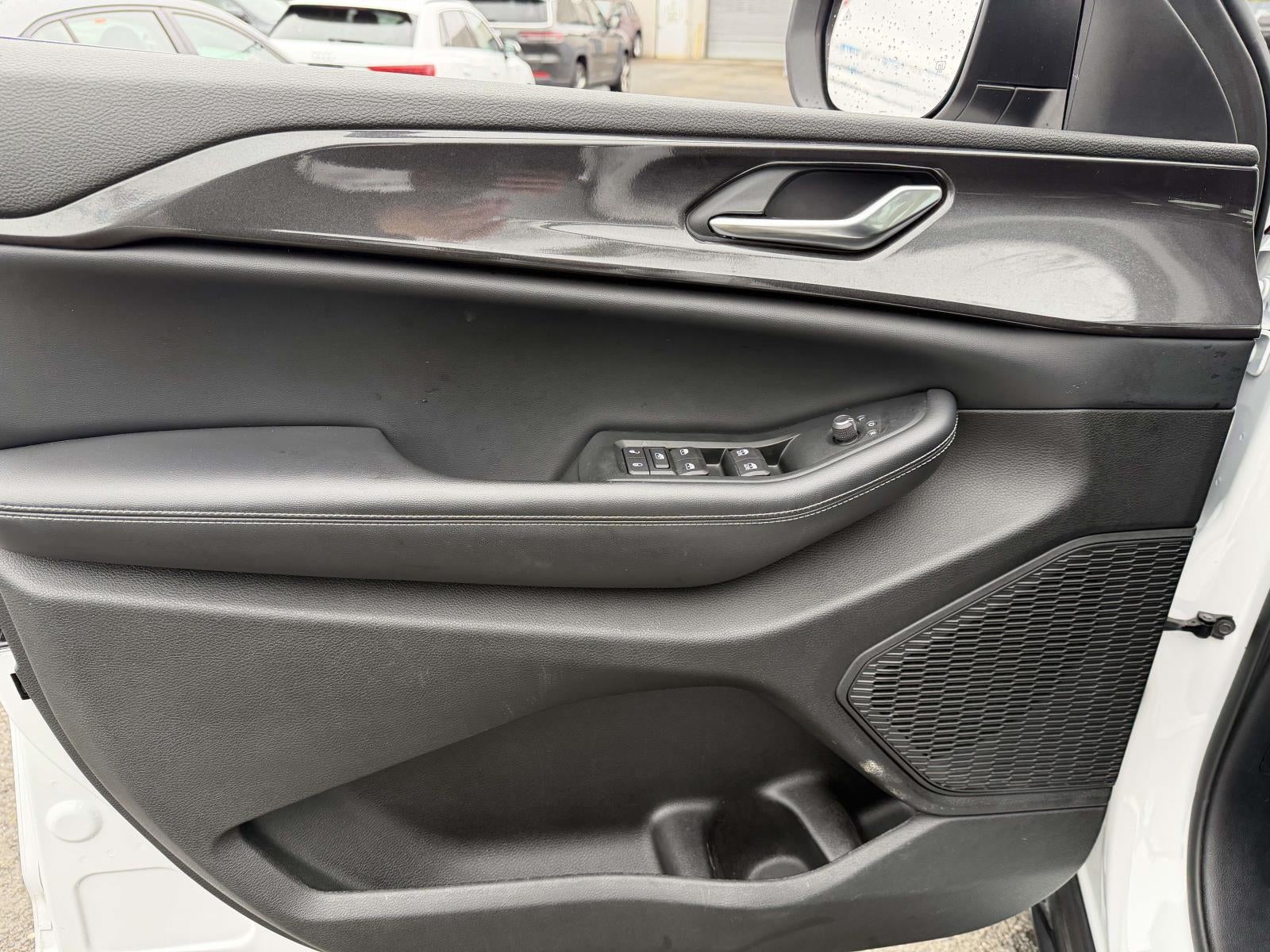 2023 Jeep Grand Cherokee Laredo 4x4