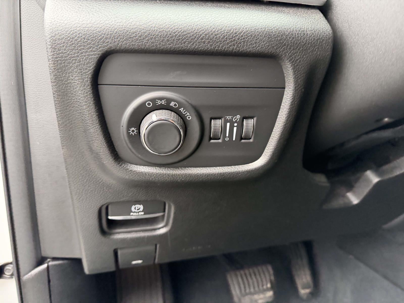 2023 Jeep Grand Cherokee Laredo 4x4