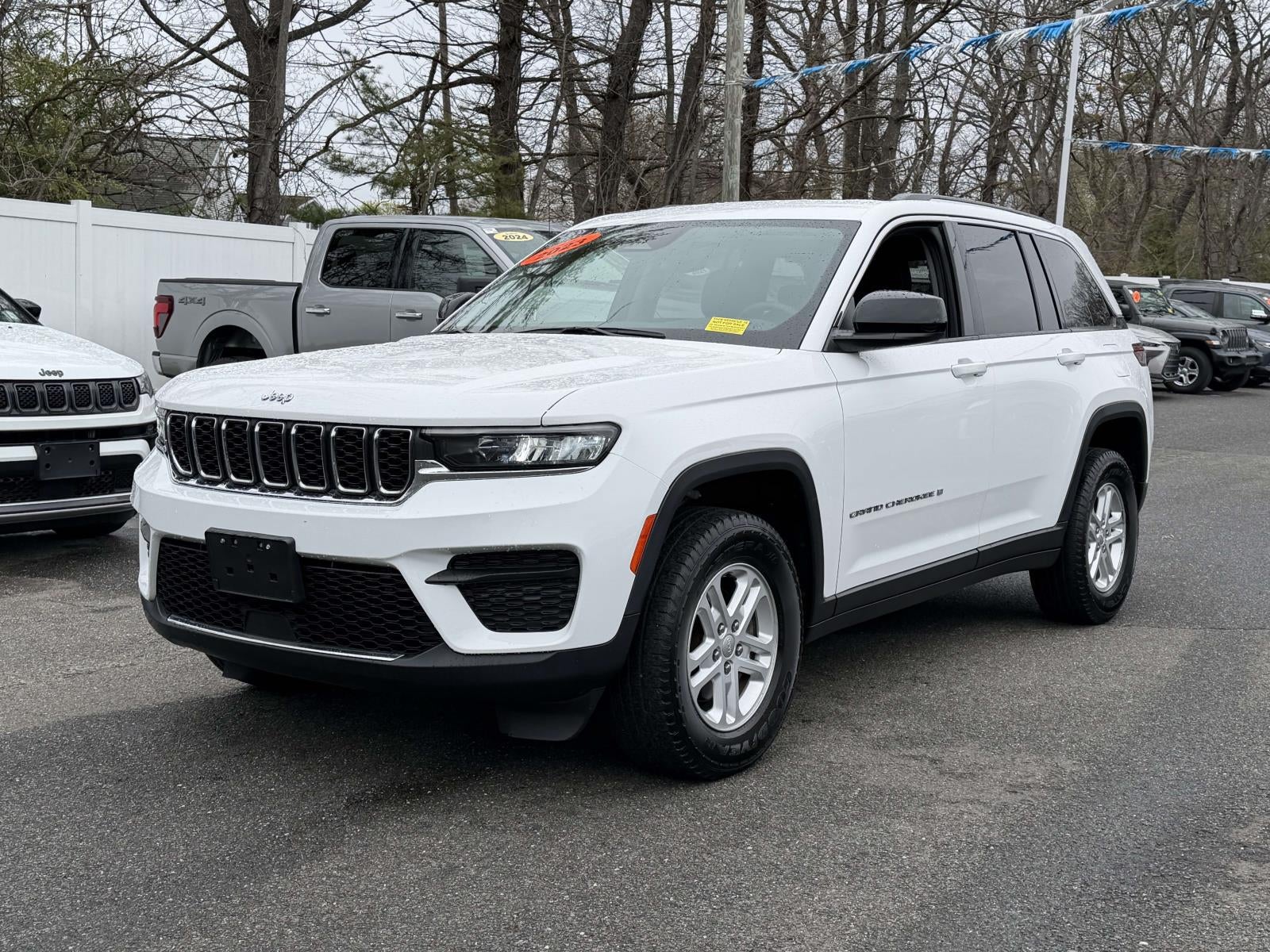 2023 Jeep Grand Cherokee Laredo 4x4