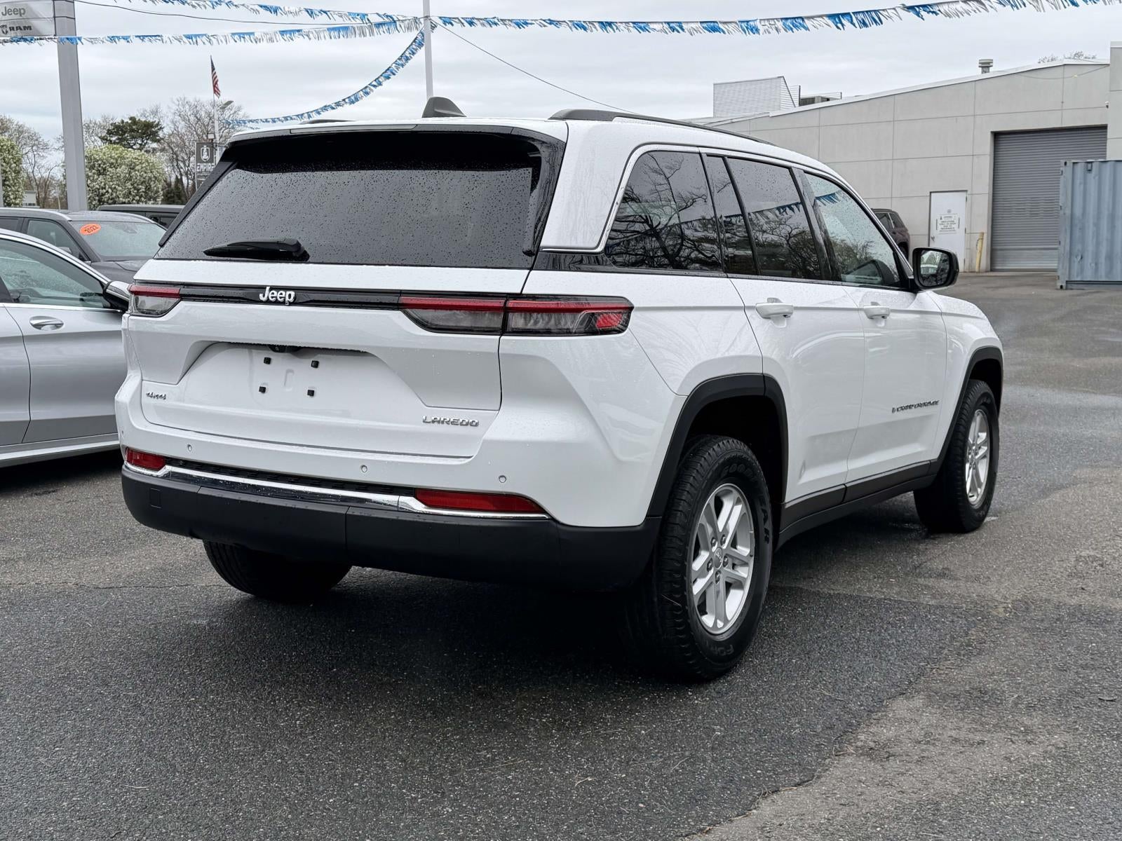 2023 Jeep Grand Cherokee Laredo 4x4