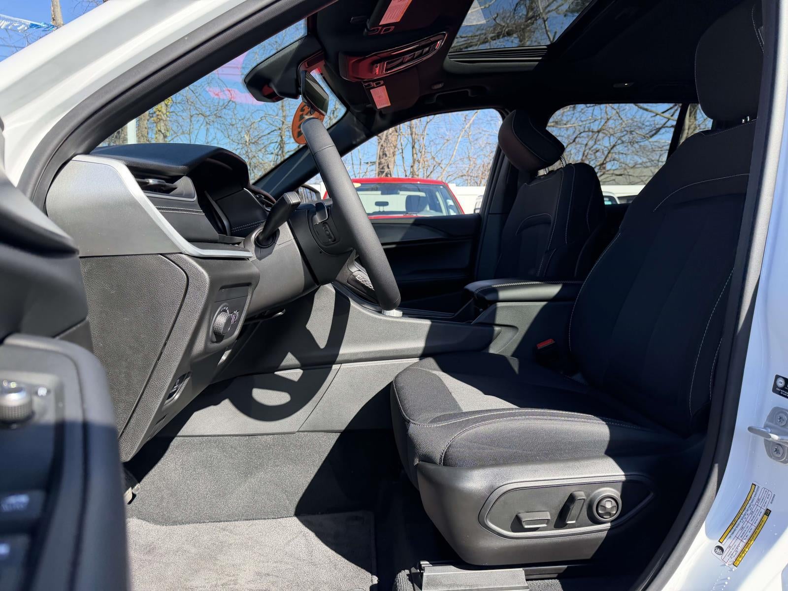 2025 Jeep Grand Cherokee Laredo X 4x4