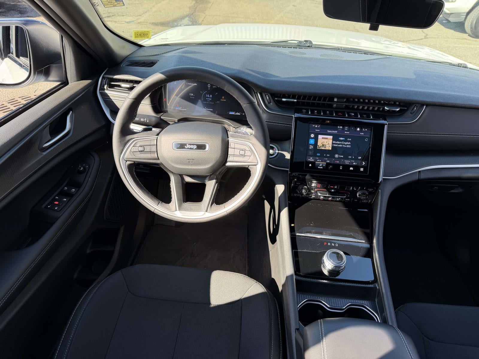 2025 Jeep Grand Cherokee Laredo X 4x4