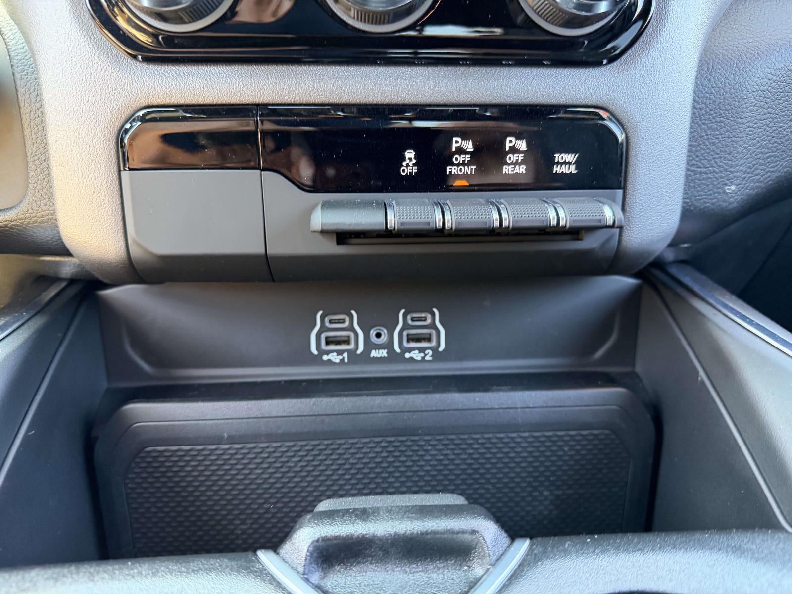 2025 RAM 1500 Big Horn Crew Cab 4x4 5'7' Box