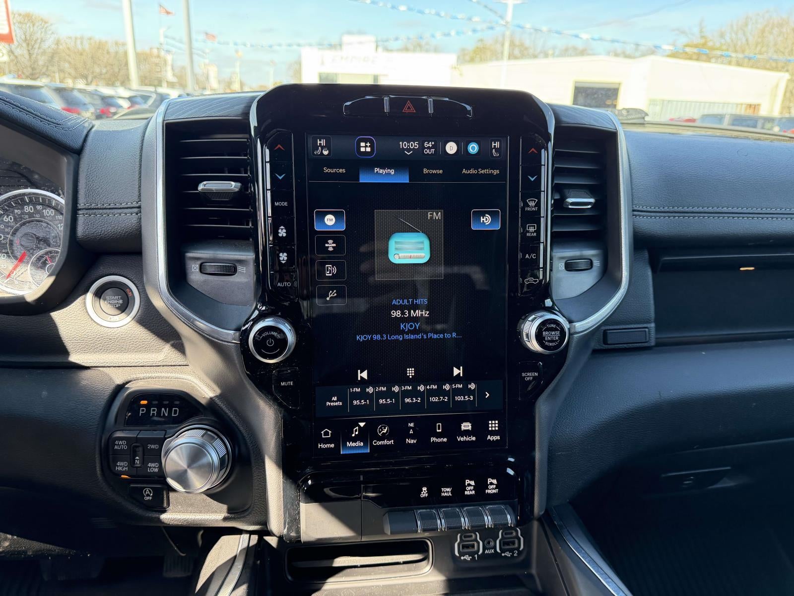 2023 RAM 1500 Laramie Crew Cab 4x4 5'7' Box