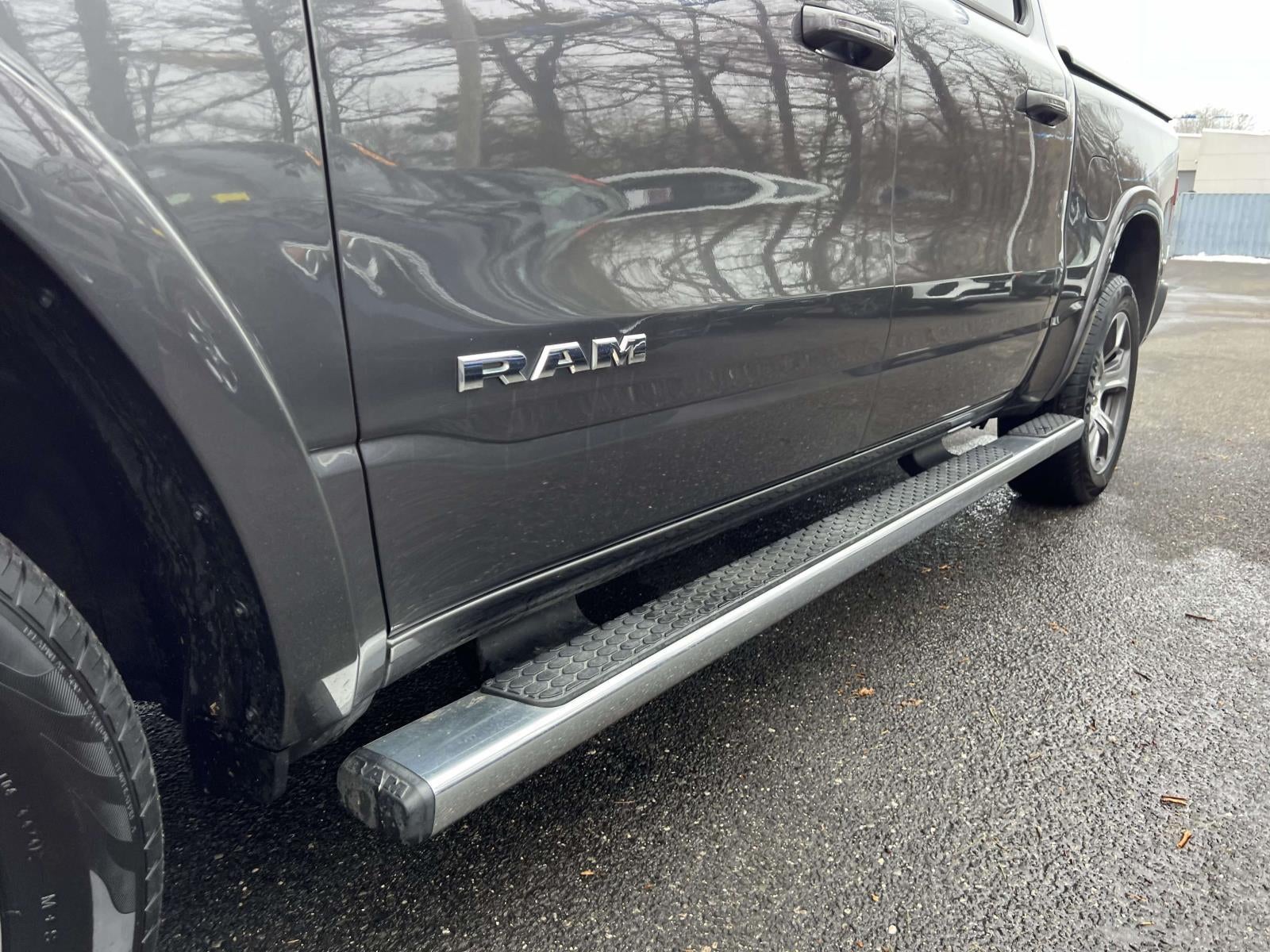 2019 RAM 1500 Laramie Crew Cab 4x4 5'7' Box