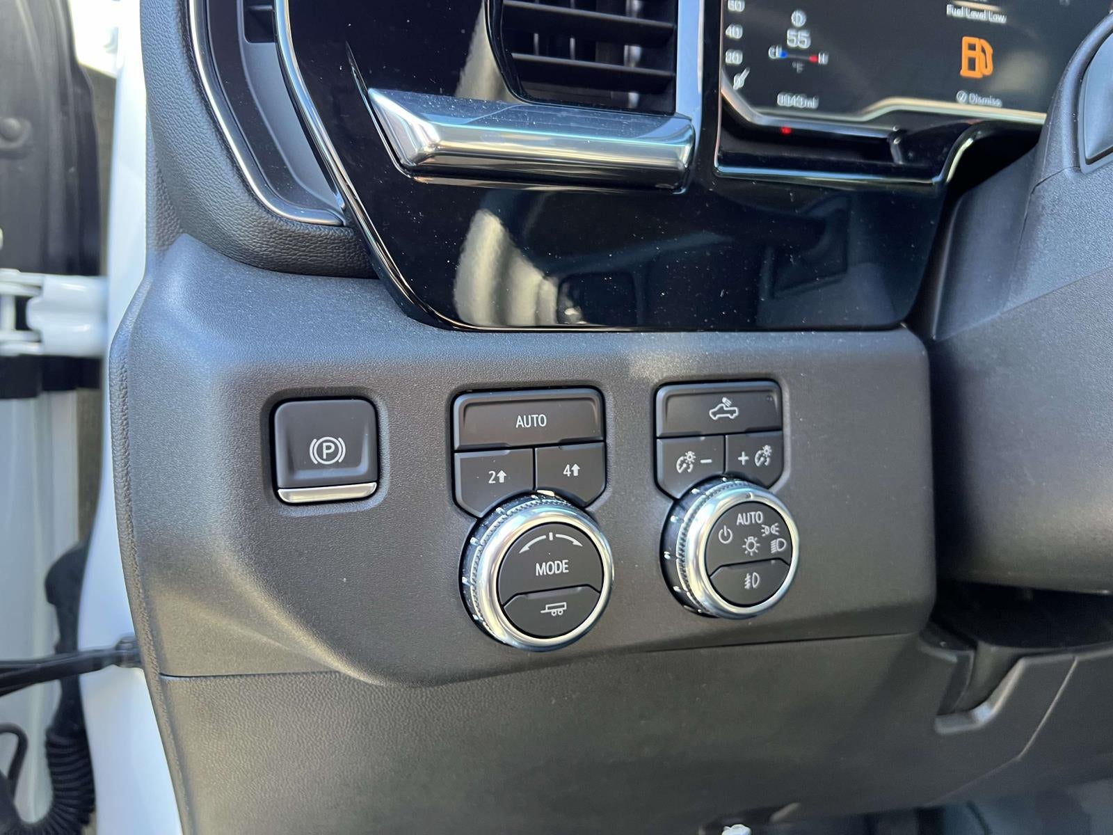 2025 GMC Sierra 1500 4WD Crew Cab Short Box Elevation with 3VL