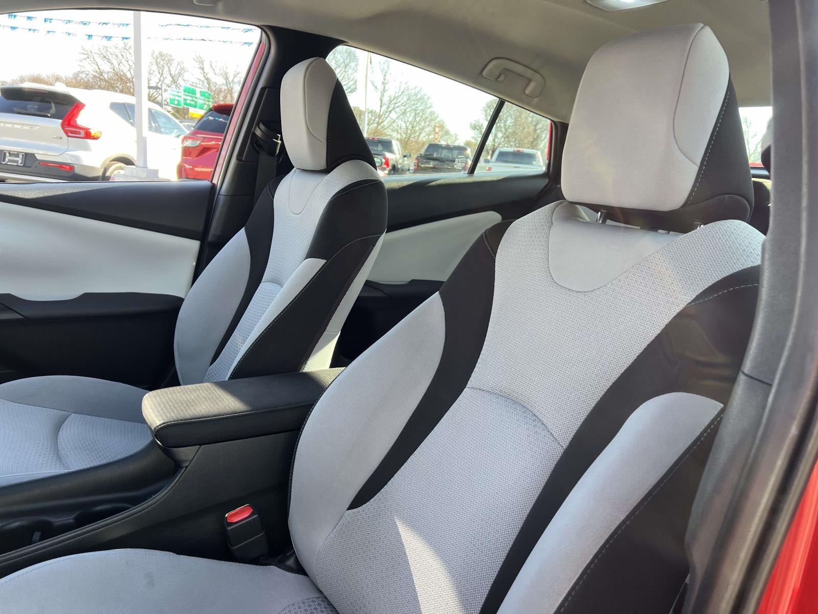 2019 Toyota Prius LE