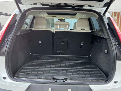 2023 Volvo XC40 B5 Ultimate Bright Theme