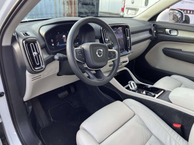 2023 Volvo XC40 B5 Ultimate Bright Theme