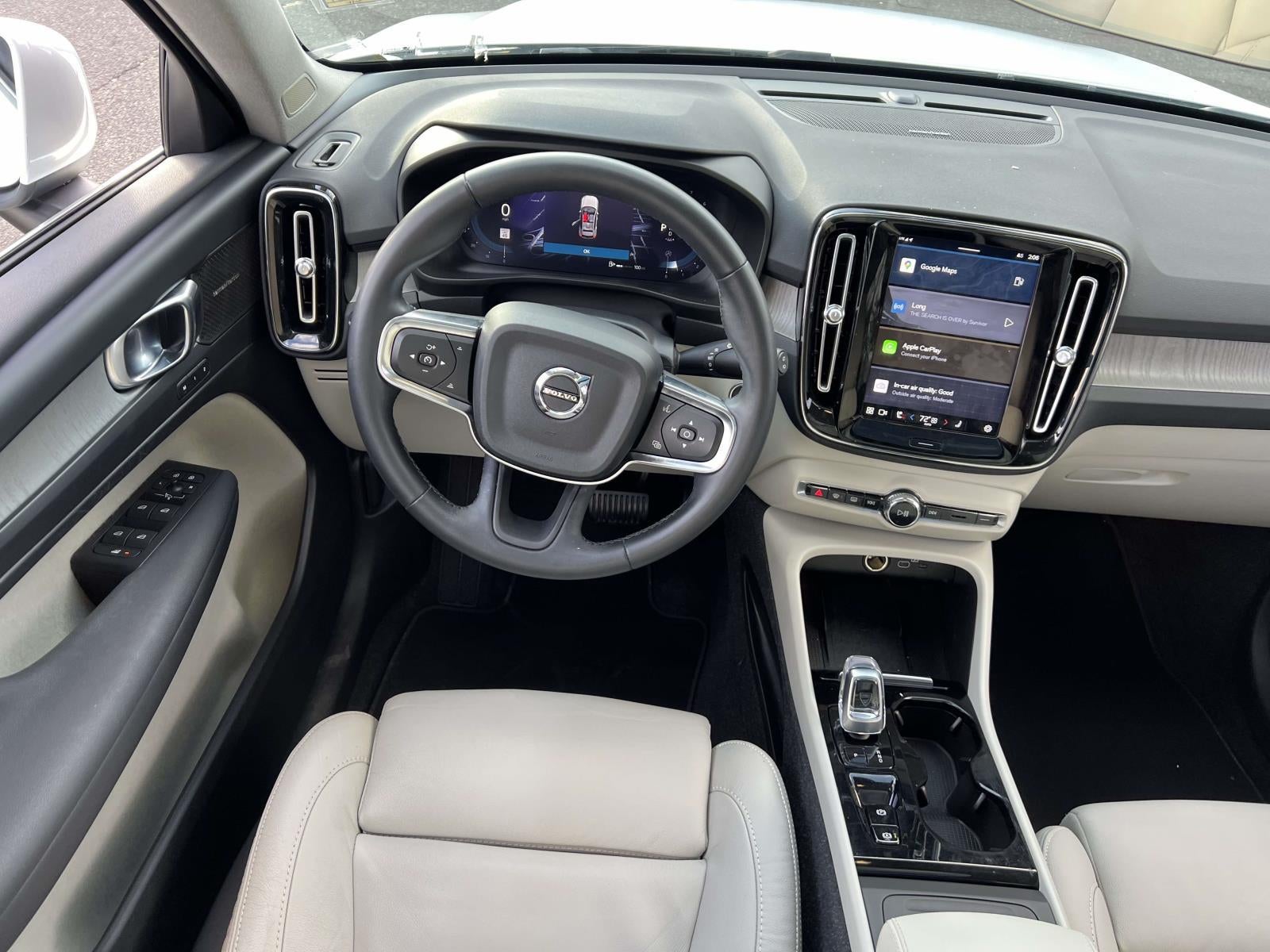 2023 Volvo XC40 B5 Ultimate Bright Theme