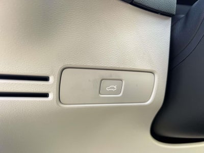 2023 Volvo XC40 B5 Ultimate Bright Theme