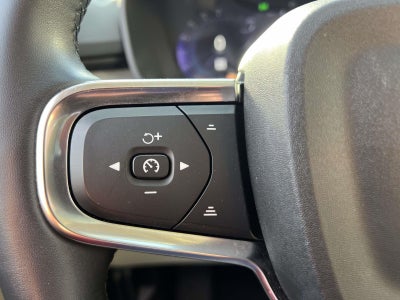 2023 Volvo XC40 B5 Ultimate Bright Theme