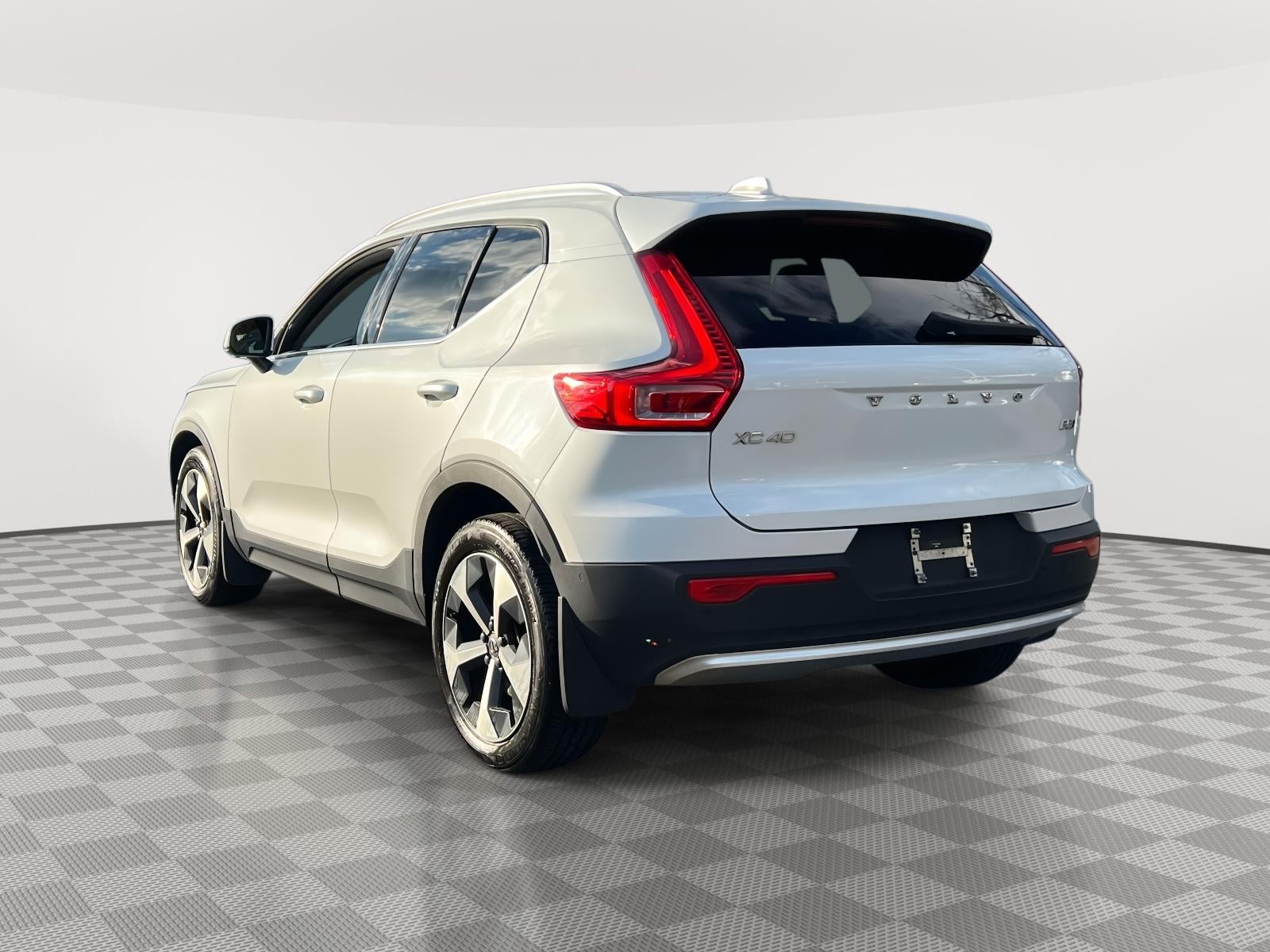 2023 Volvo XC40 B5 Ultimate Bright Theme