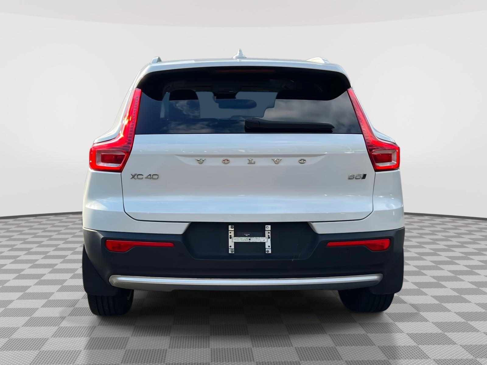 2023 Volvo XC40 B5 Ultimate Bright Theme