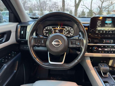 2022 Nissan Pathfinder SL 4WD