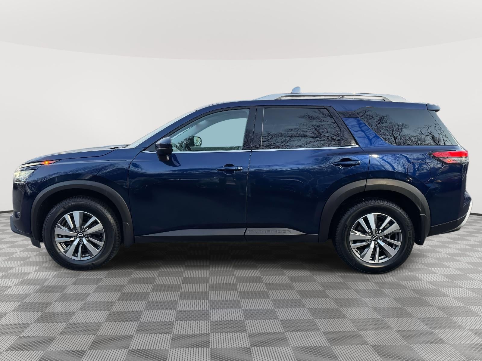 2022 Nissan Pathfinder SL 4WD