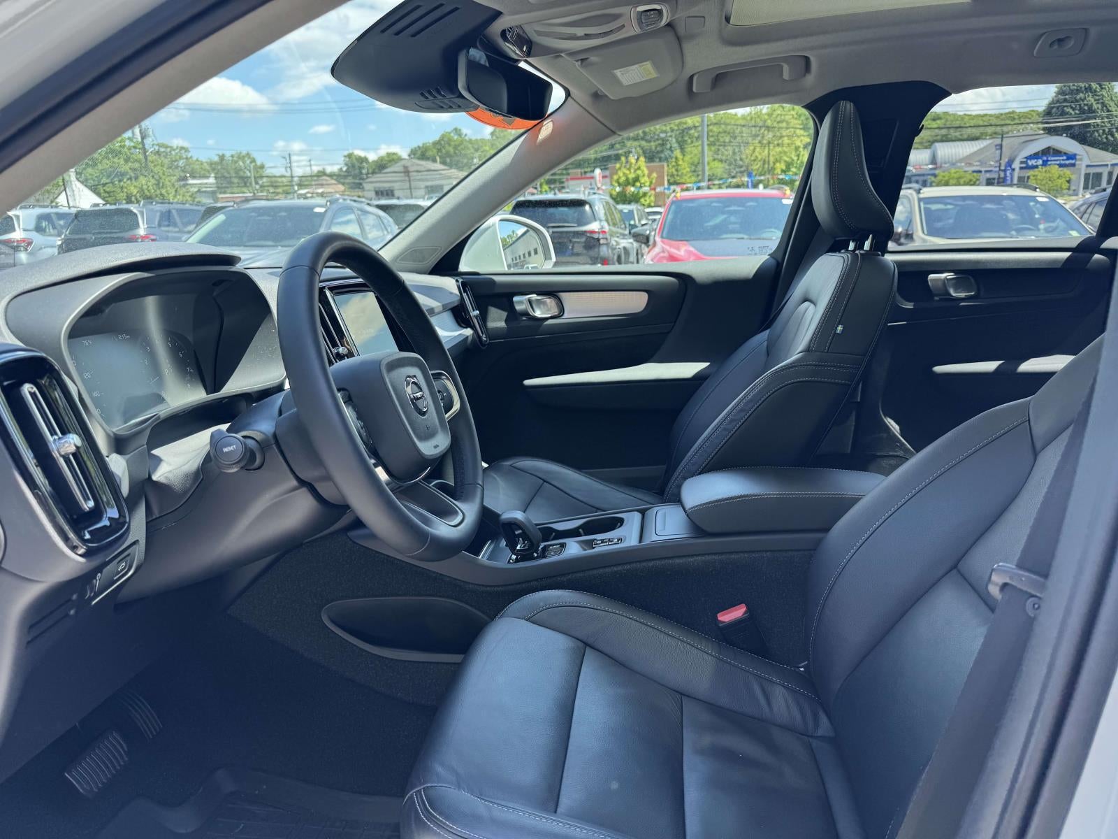 2022 Volvo XC40 T5 Momentum