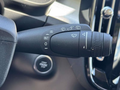 2022 Volvo XC40 T5 Momentum