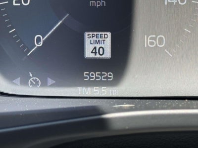 2022 Volvo XC40 T5 Momentum