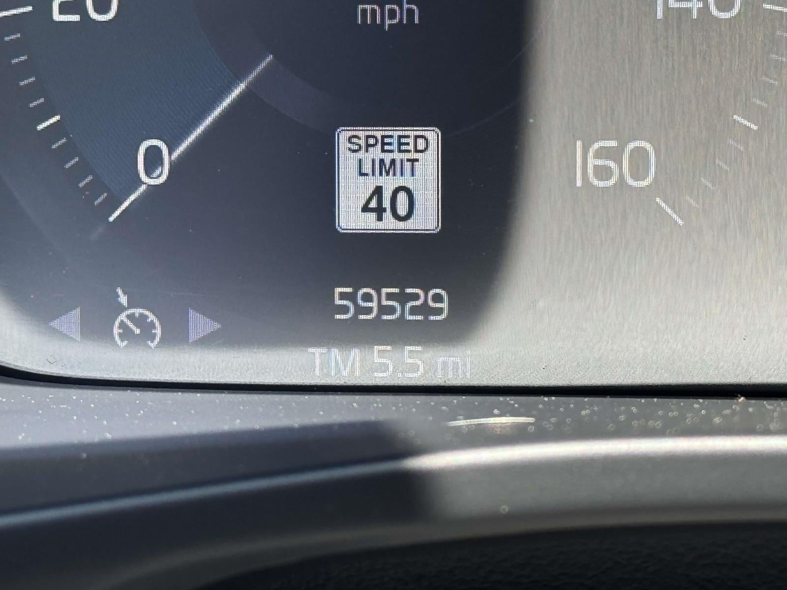2022 Volvo XC40 T5 Momentum