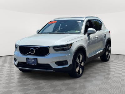 2022 Volvo XC40 T5 Momentum