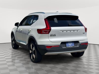 2022 Volvo XC40 T5 Momentum