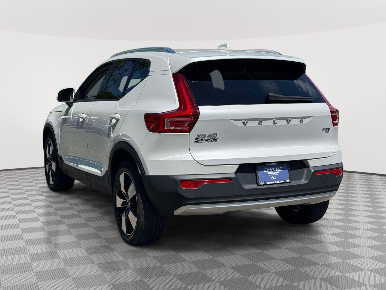 2022 Volvo XC40 T5 Momentum
