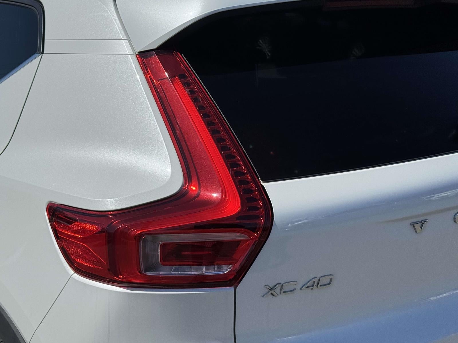 2023 Volvo XC40 B5 Ultimate Bright Theme
