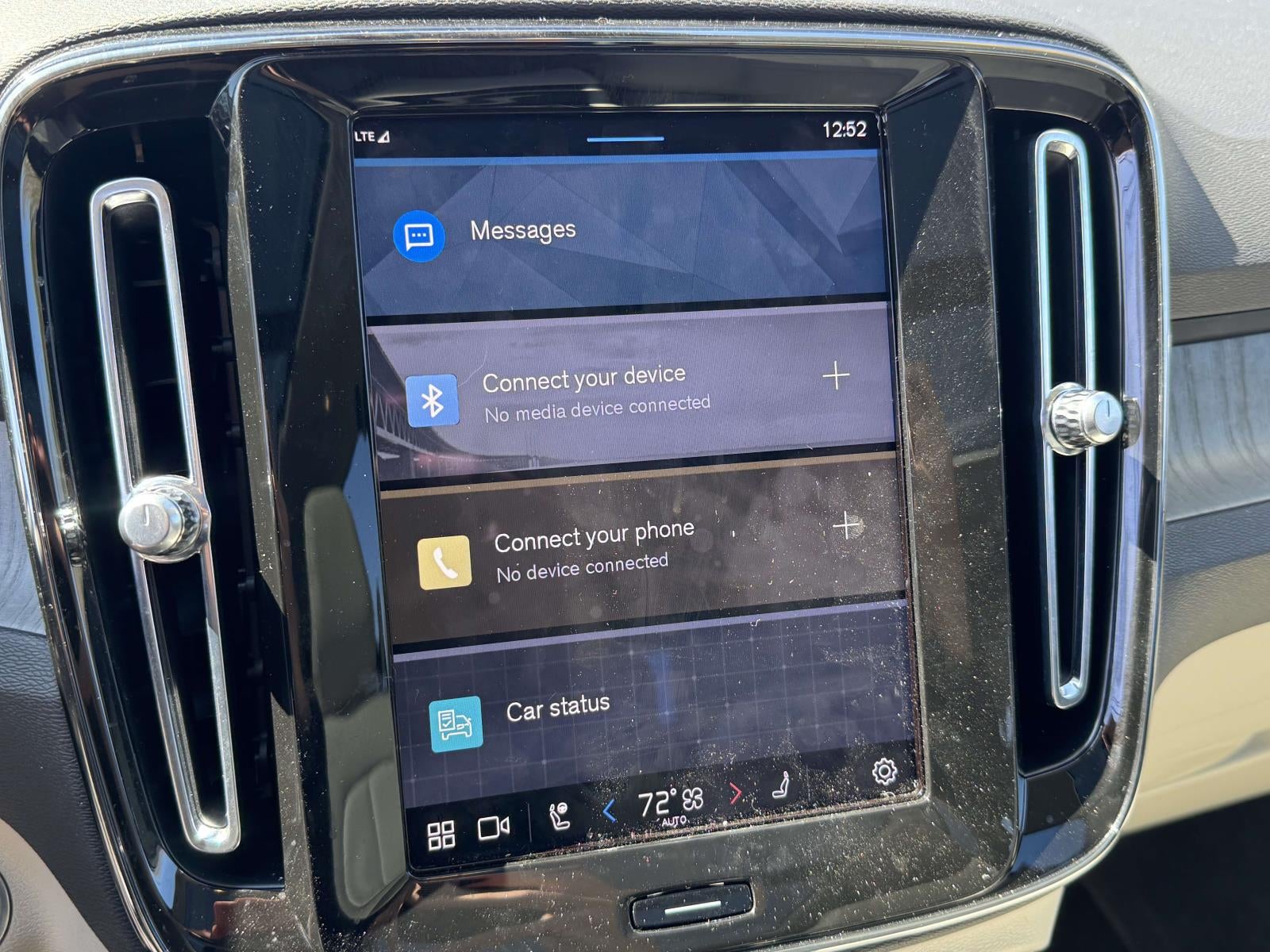 2023 Volvo XC40 B5 Ultimate Bright Theme