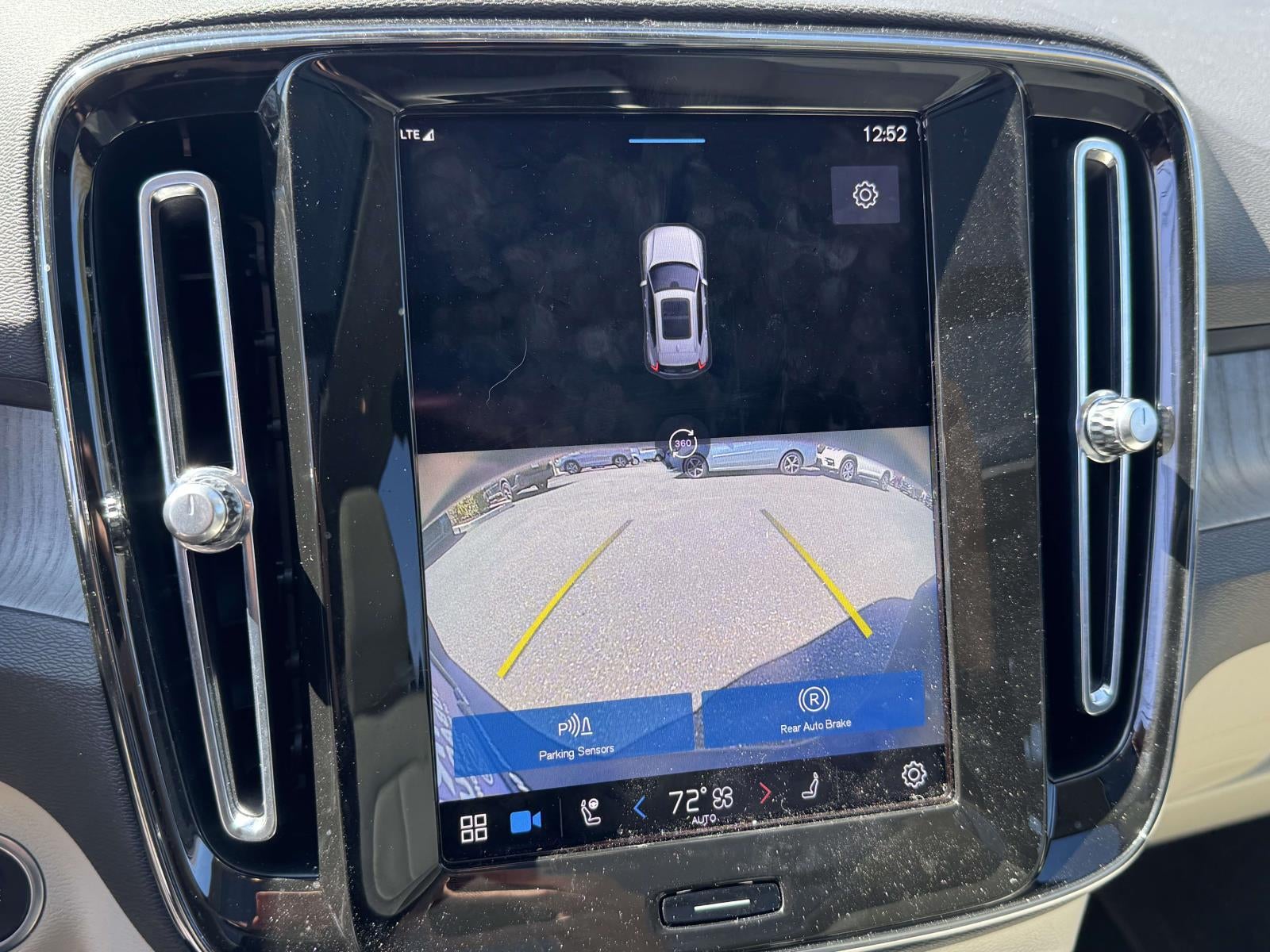 2023 Volvo XC40 B5 Ultimate Bright Theme