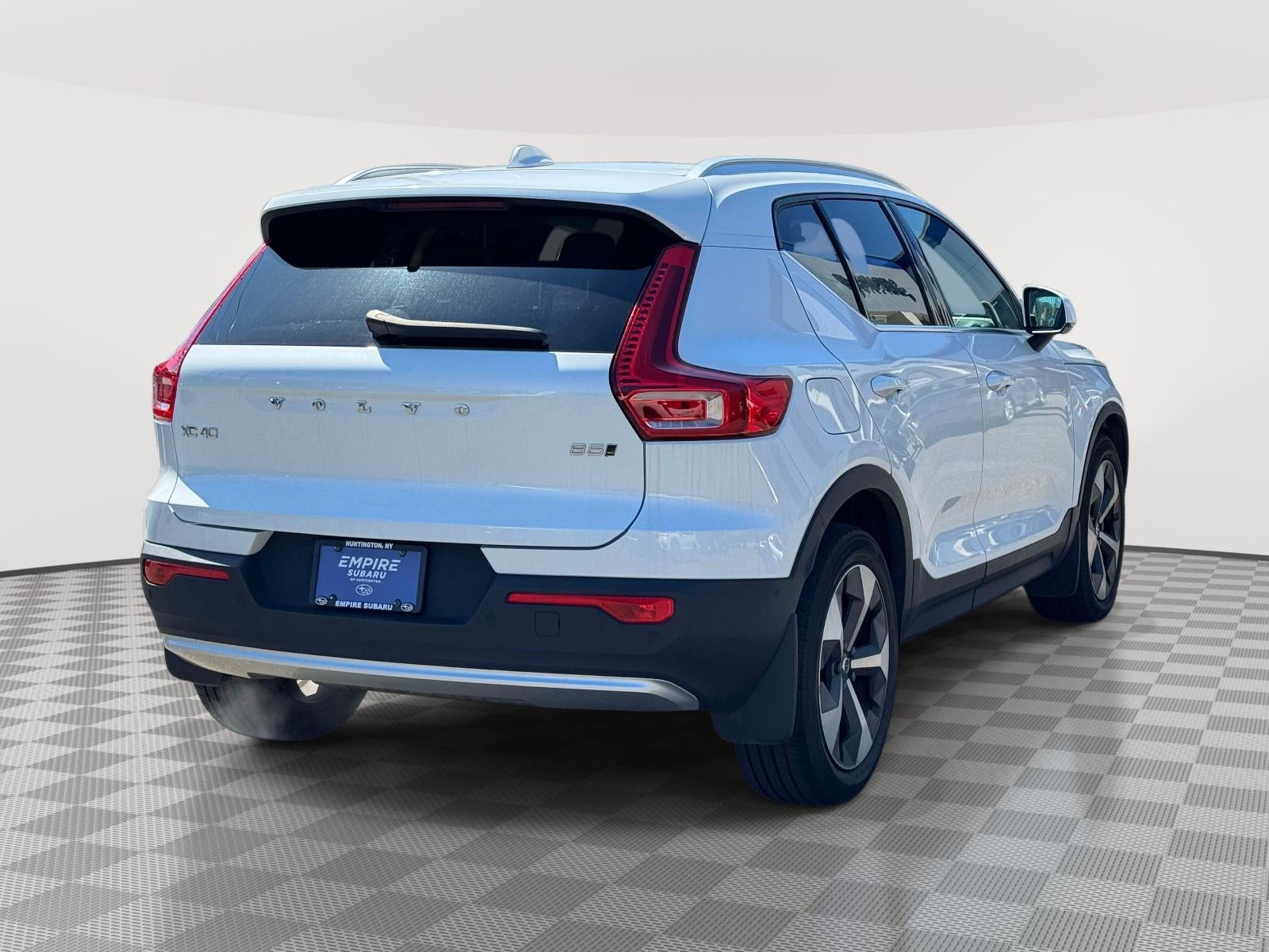 2023 Volvo XC40 B5 Ultimate Bright Theme