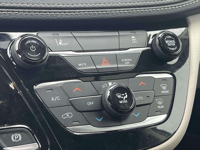 2022 Chrysler Pacifica Hybrid Touring L