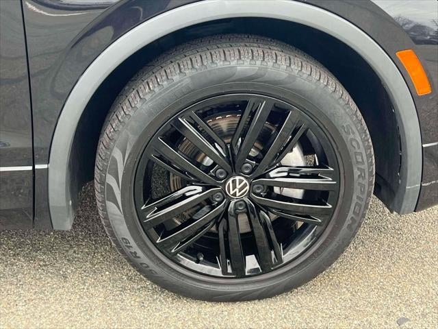 2022 Volkswagen Tiguan SE R-Line Black